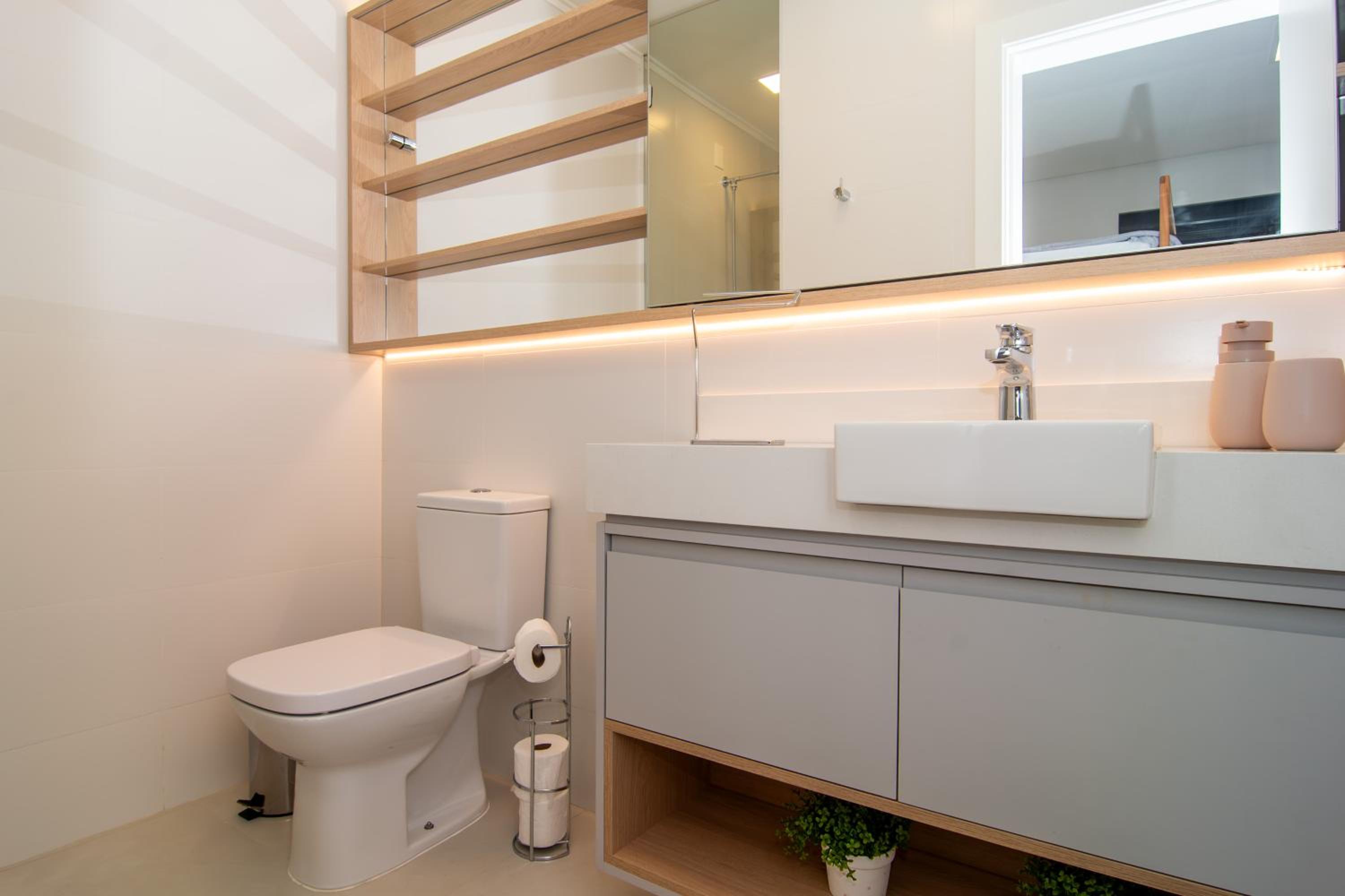 Apt moderno a uma quadra da Praia Brava VT4055