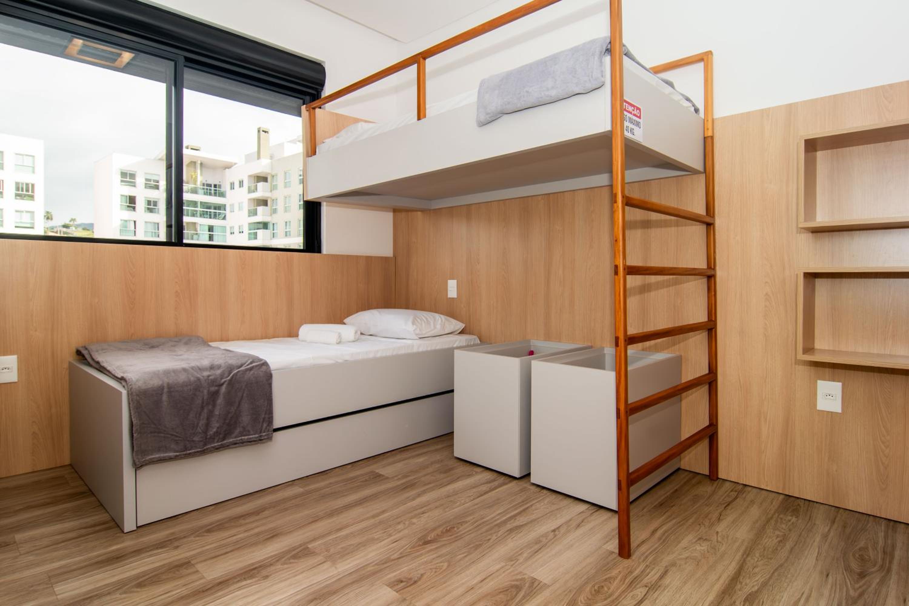 Apt moderno a uma quadra da Praia Brava VT4055