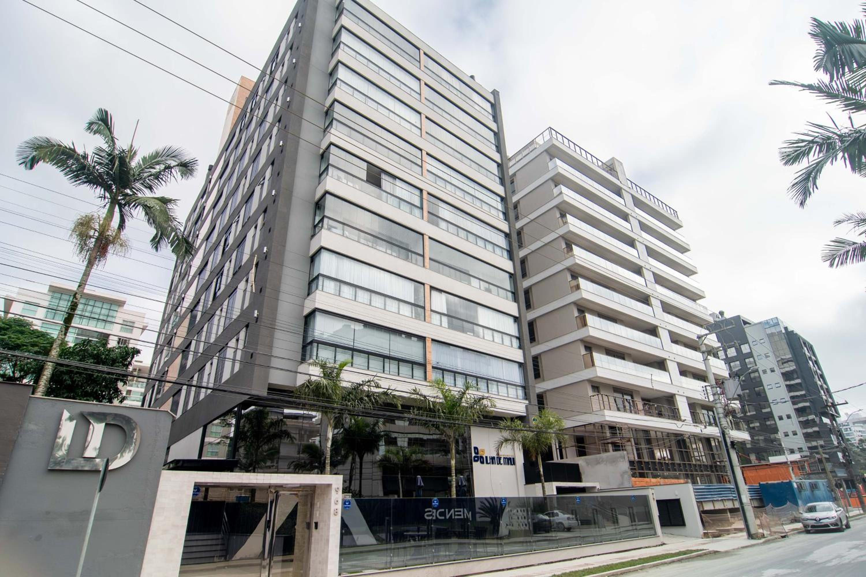 Apt moderno a uma quadra da Praia Brava VT4055