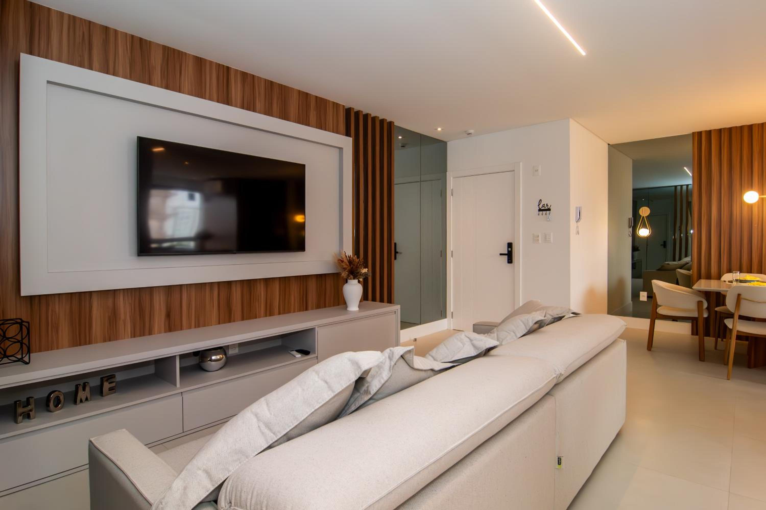 Apt moderno a uma quadra da Praia Brava VT4055