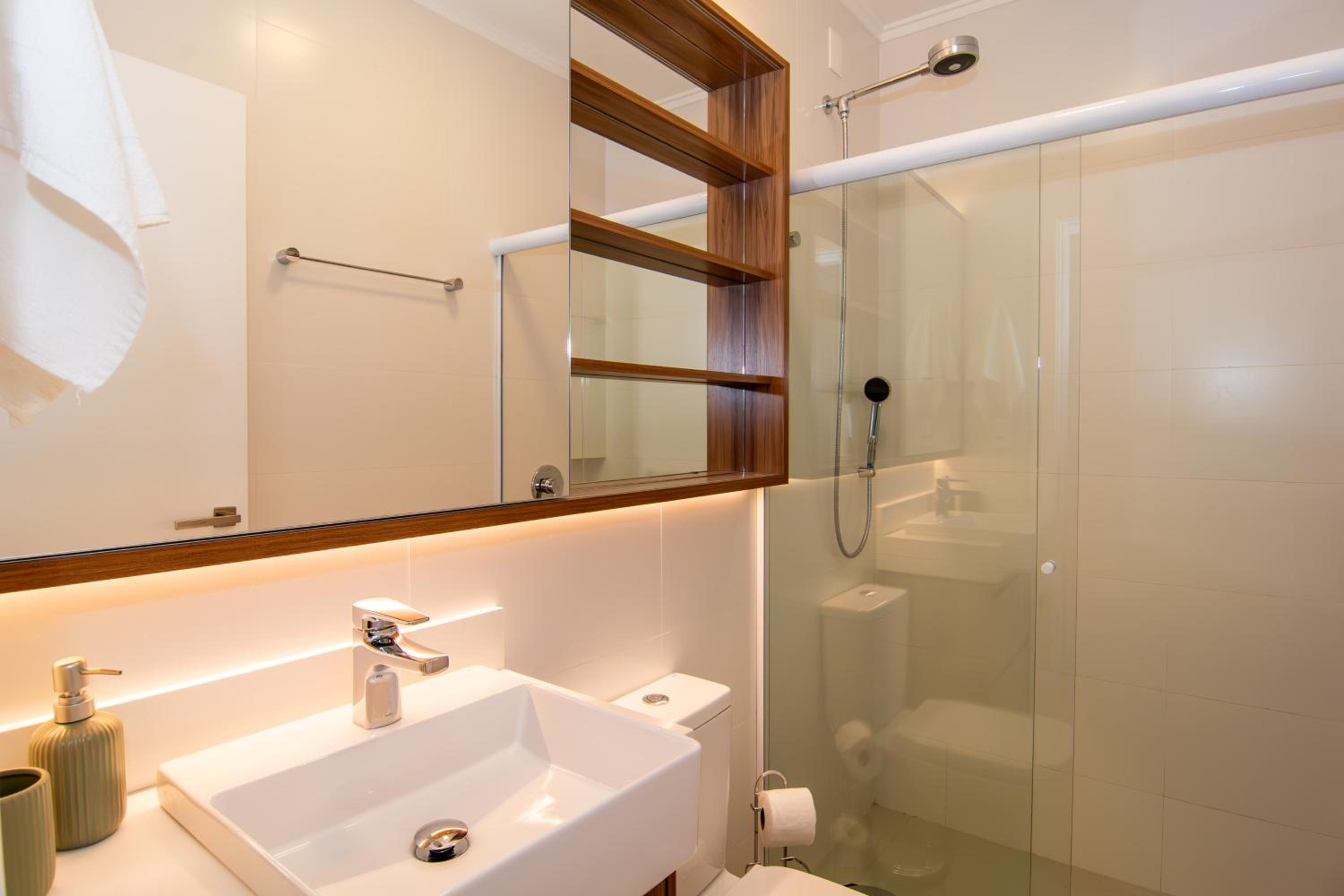 Apt moderno a uma quadra da Praia Brava VT4055
