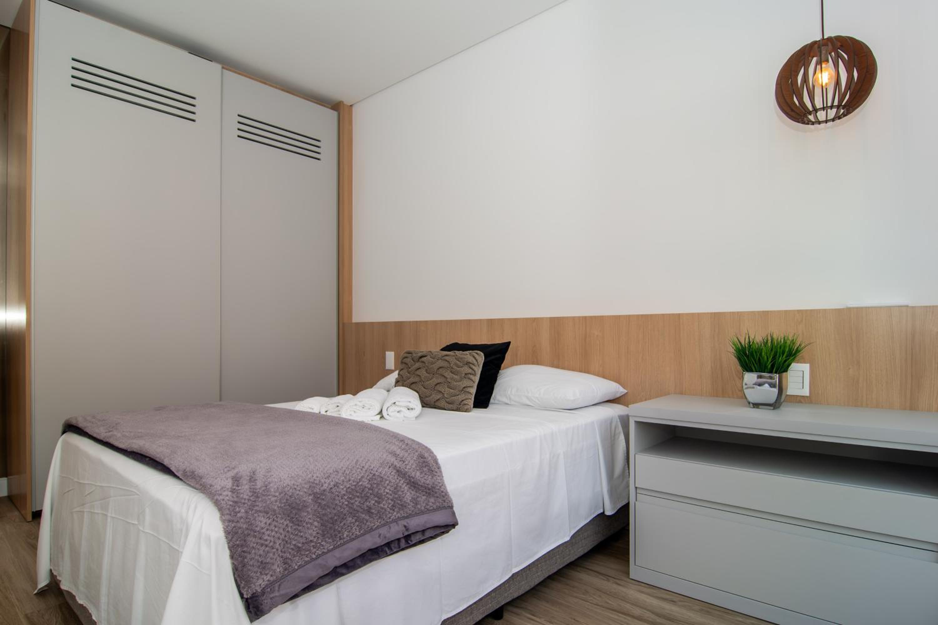 Apt moderno a uma quadra da Praia Brava VT4055