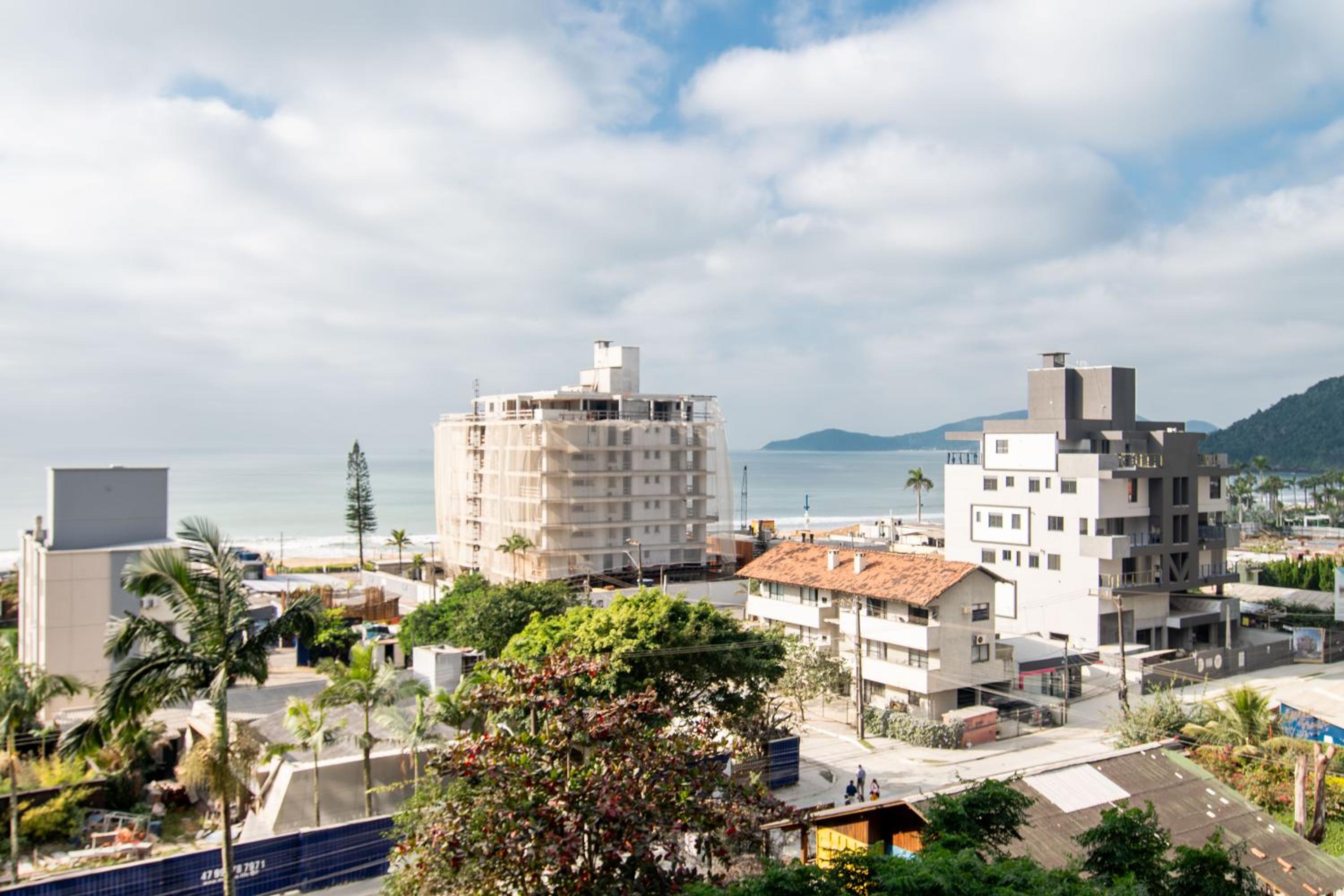 Apt moderno a uma quadra da Praia Brava VT4055
