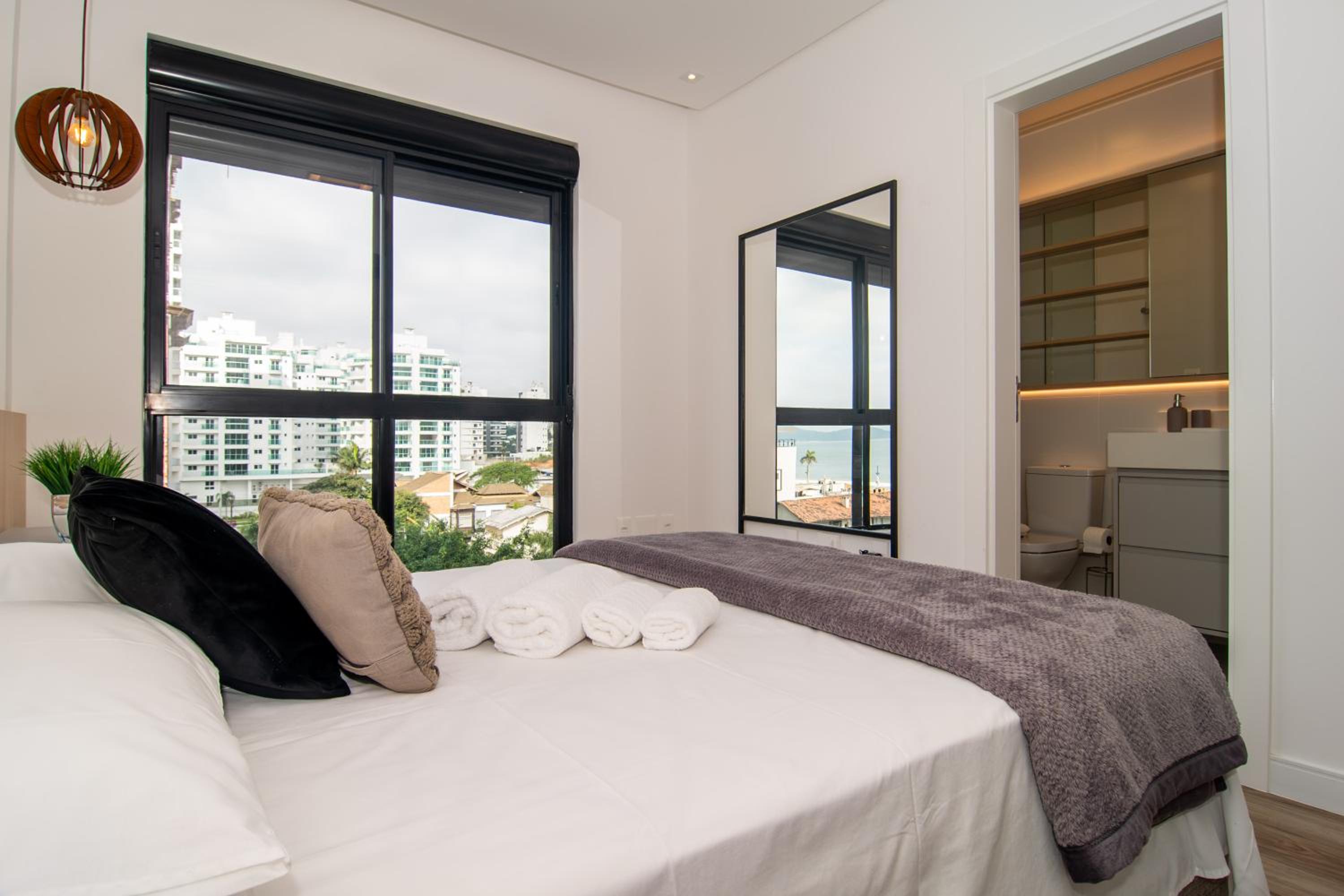 Apt moderno a uma quadra da Praia Brava VT4055