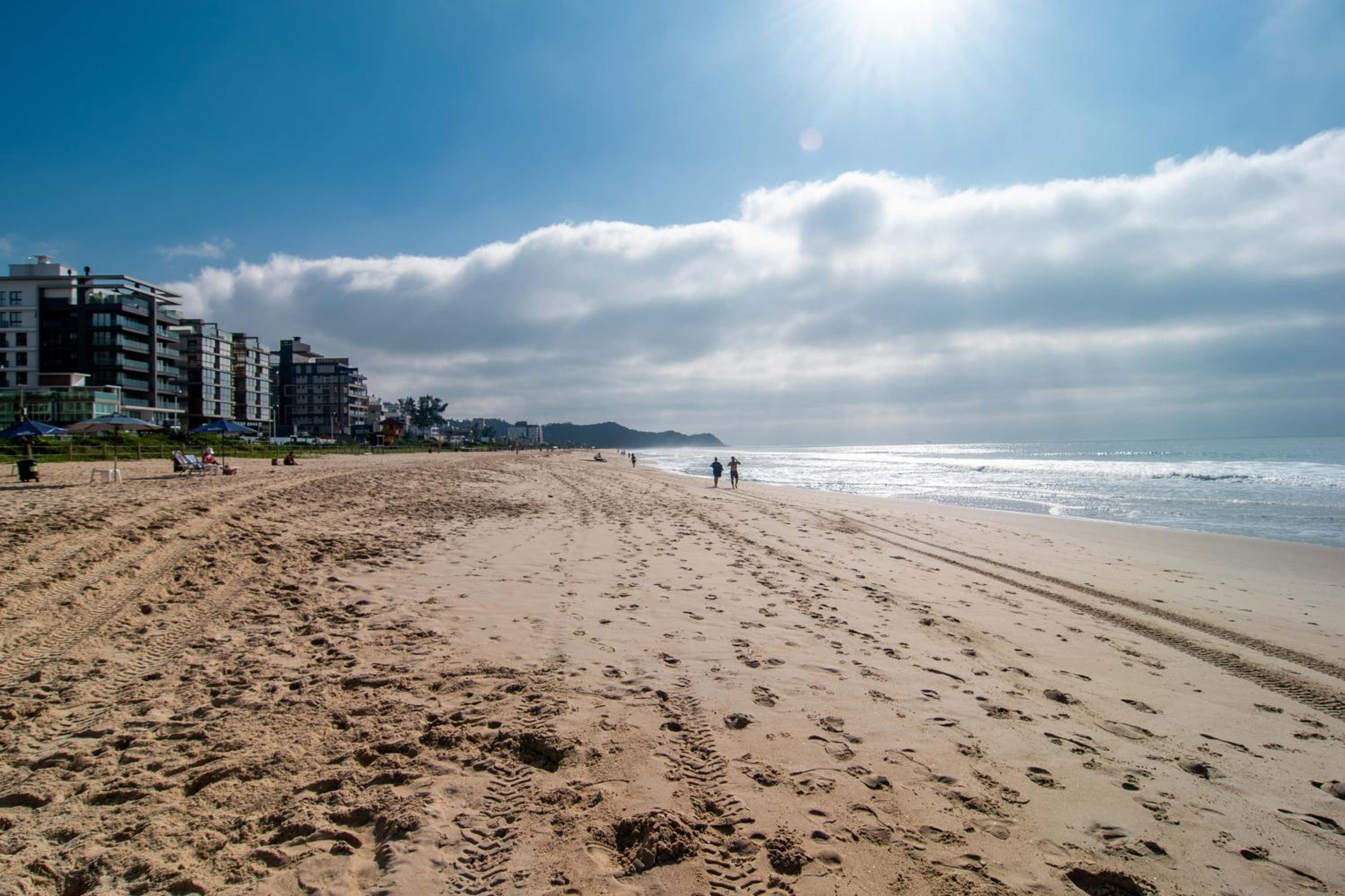 Apt moderno a uma quadra da Praia Brava VT4055