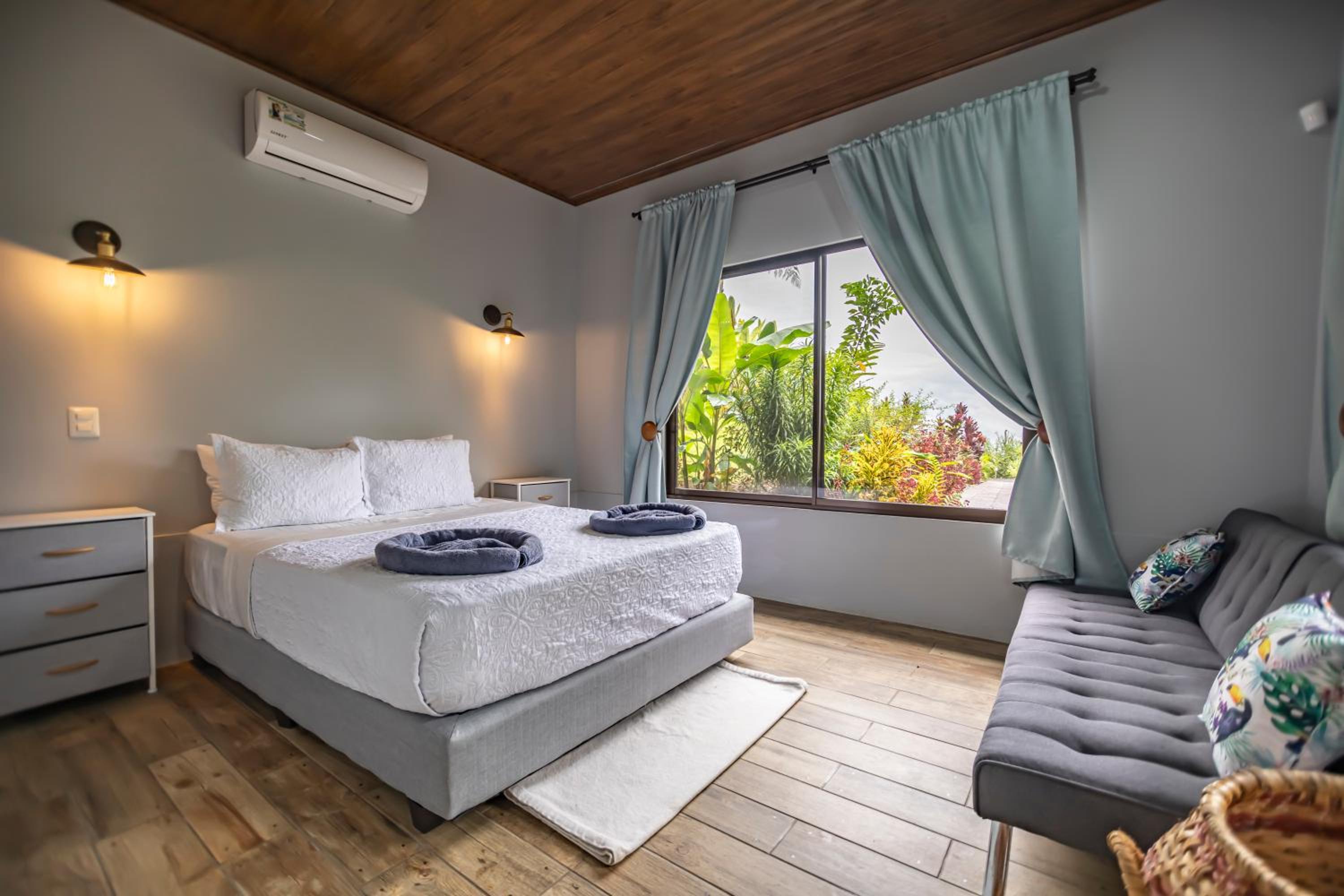 Cabañas Caeli, El Congo, La Fortuna Rainforest Glass Cabin w Suite