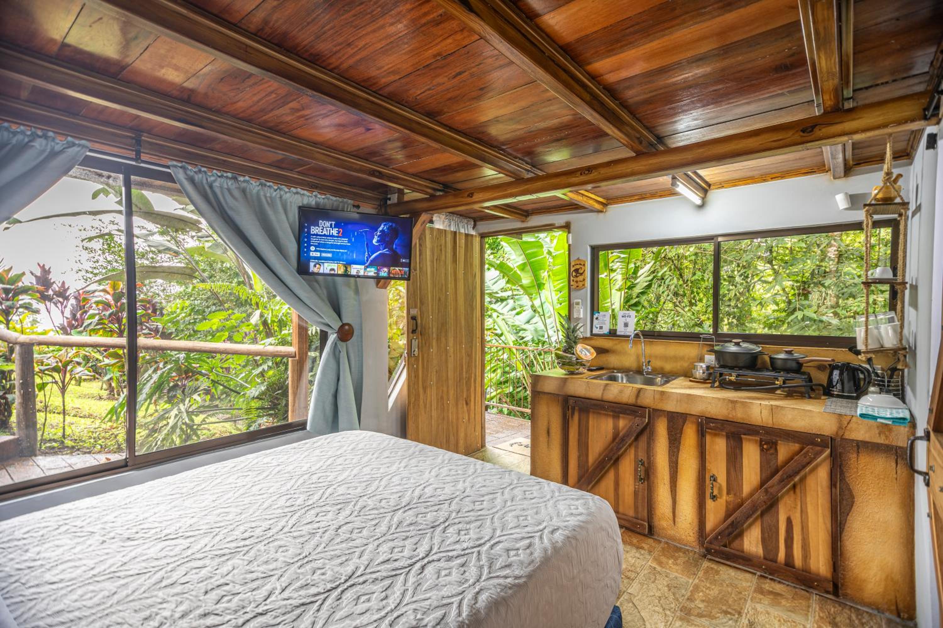 Cabañas Caeli, El Congo, La Fortuna Rainforest Glass Cabin w Suite