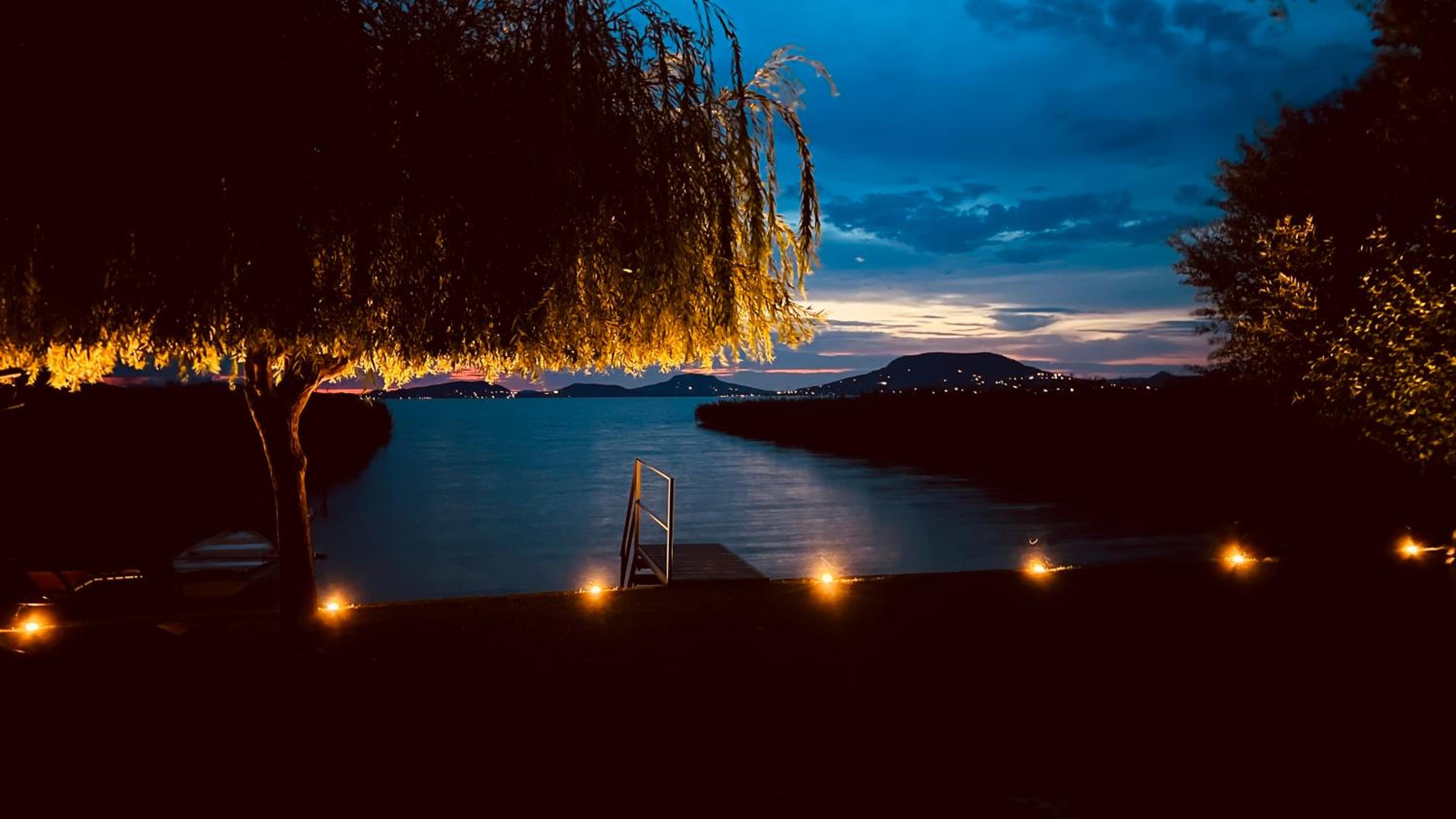 BALATON A KERTBEN - BALATON IN THE GARDEN - Beachfront villas with beautiful view, private beach view 4