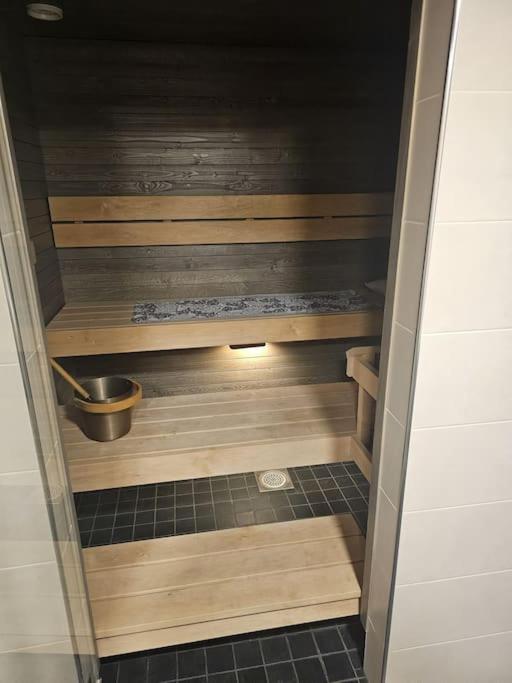 Ilmastoitu 4 makuuhuoneen asunto kantakaupungissa