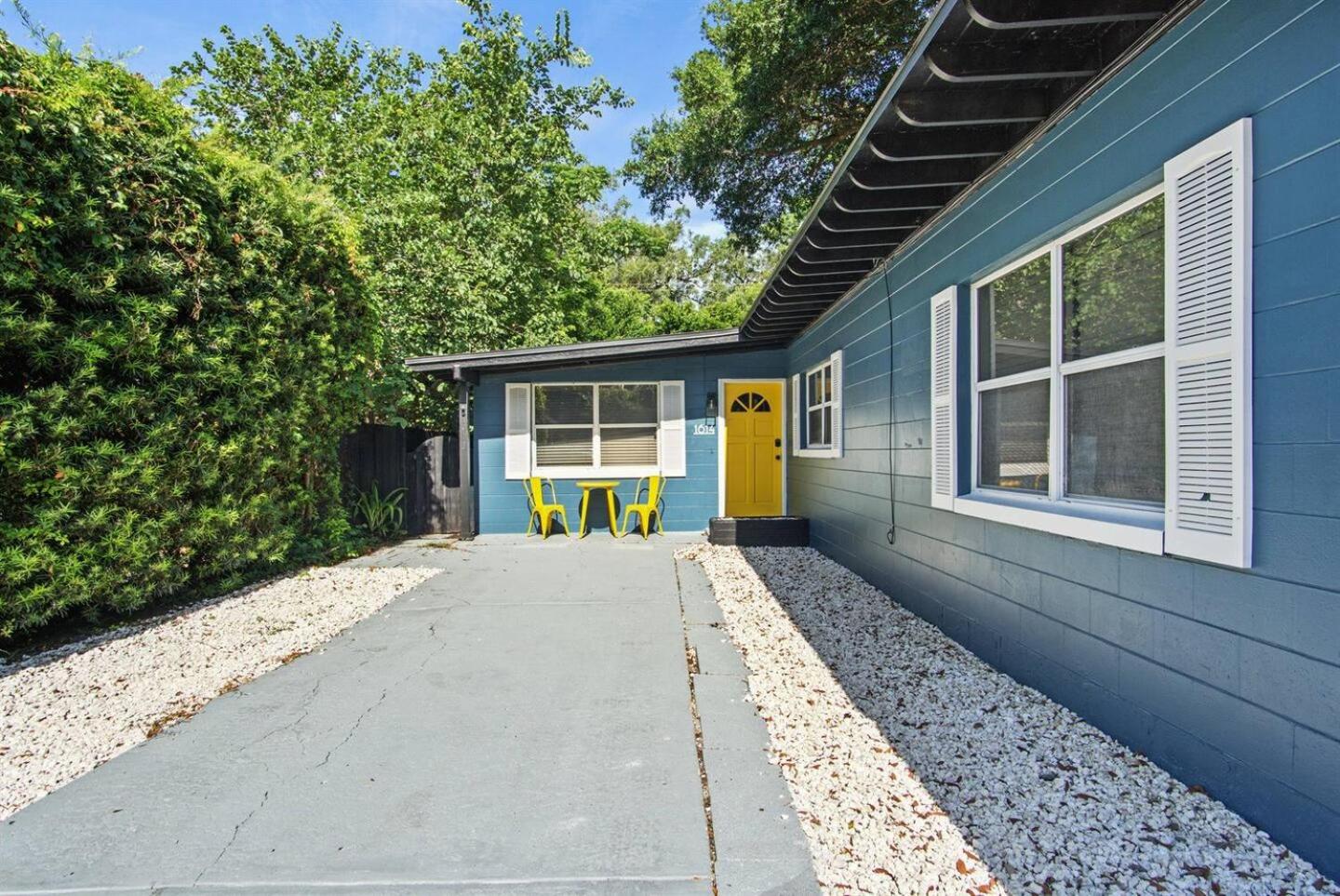 Modern 3br Duplex Kitchen, Wi-fi & Pet-friendly