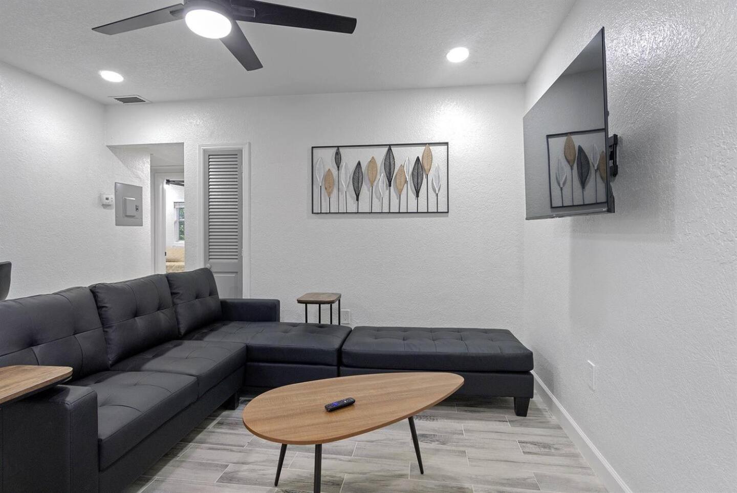 Modern 3br Duplex Kitchen, Wi-fi & Pet-friendly