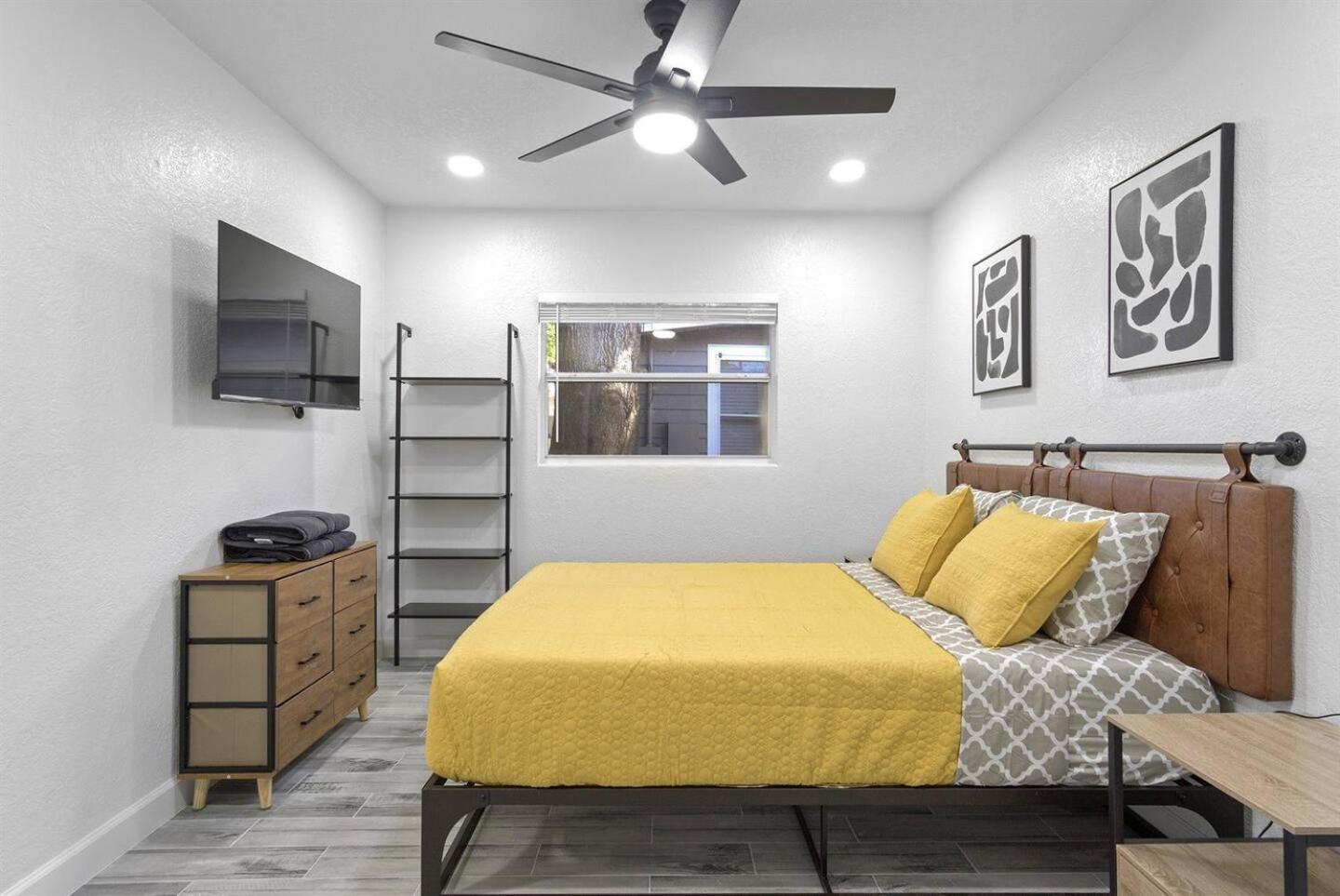 Modern 3br Duplex Kitchen, Wi-fi & Pet-friendly