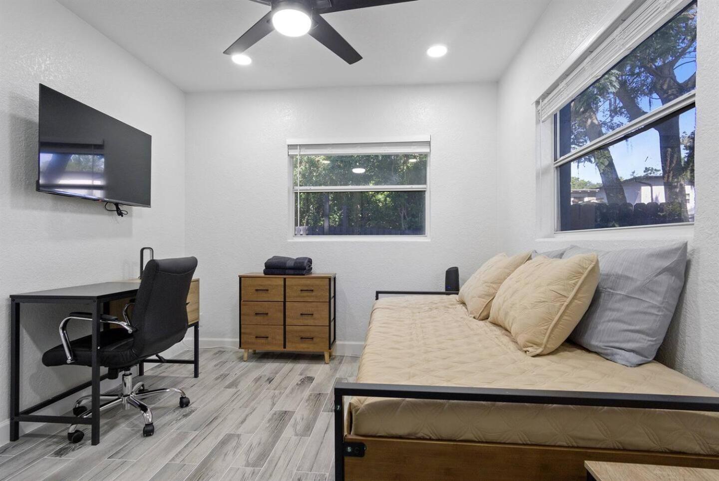 Modern 3br Duplex Kitchen, Wi-fi & Pet-friendly