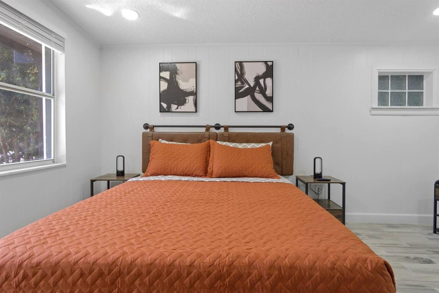 Modern 3br Duplex Kitchen, Wi-fi & Pet-friendly
