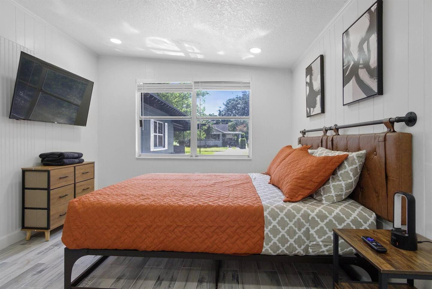 Modern 3br Duplex Kitchen, Wi-fi & Pet-friendly