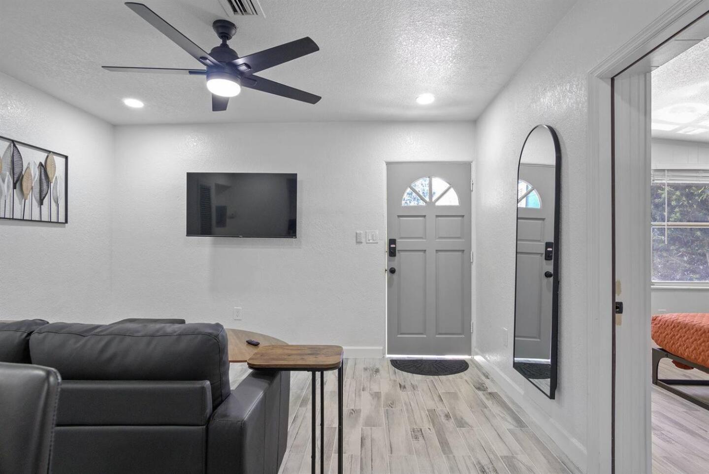 Modern 3br Duplex Kitchen, Wi-fi & Pet-friendly