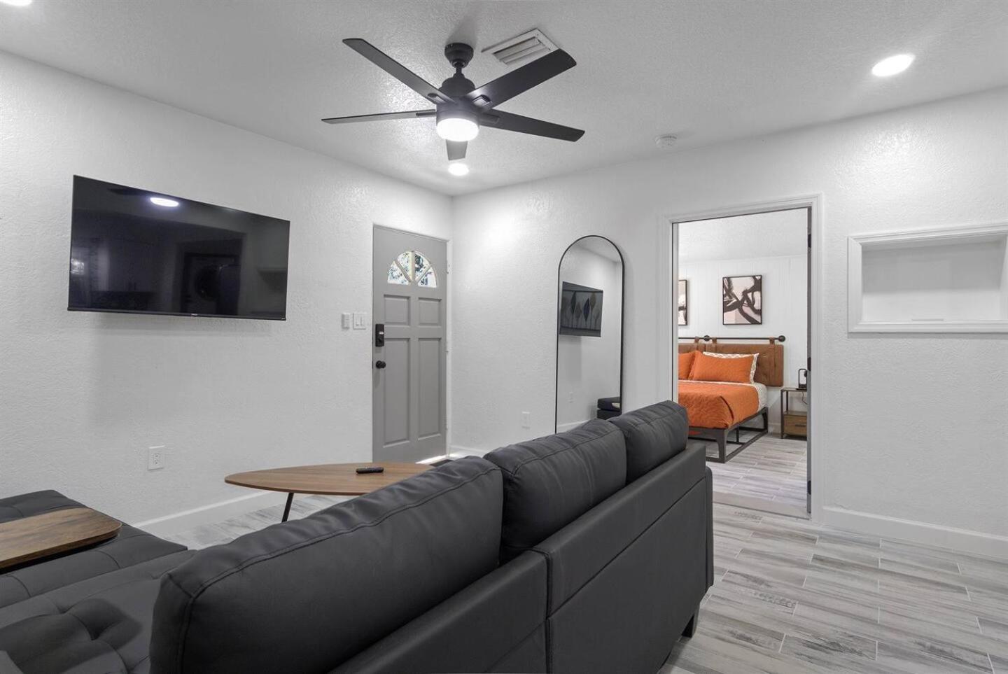 Modern 3br Duplex Kitchen, Wi-fi & Pet-friendly