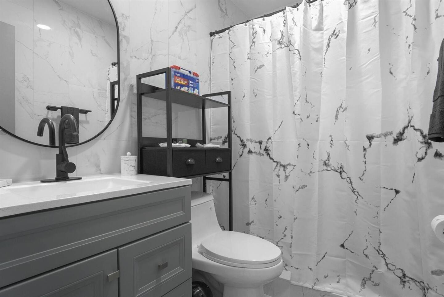 Modern 3br Duplex Kitchen, Wi-fi & Pet-friendly