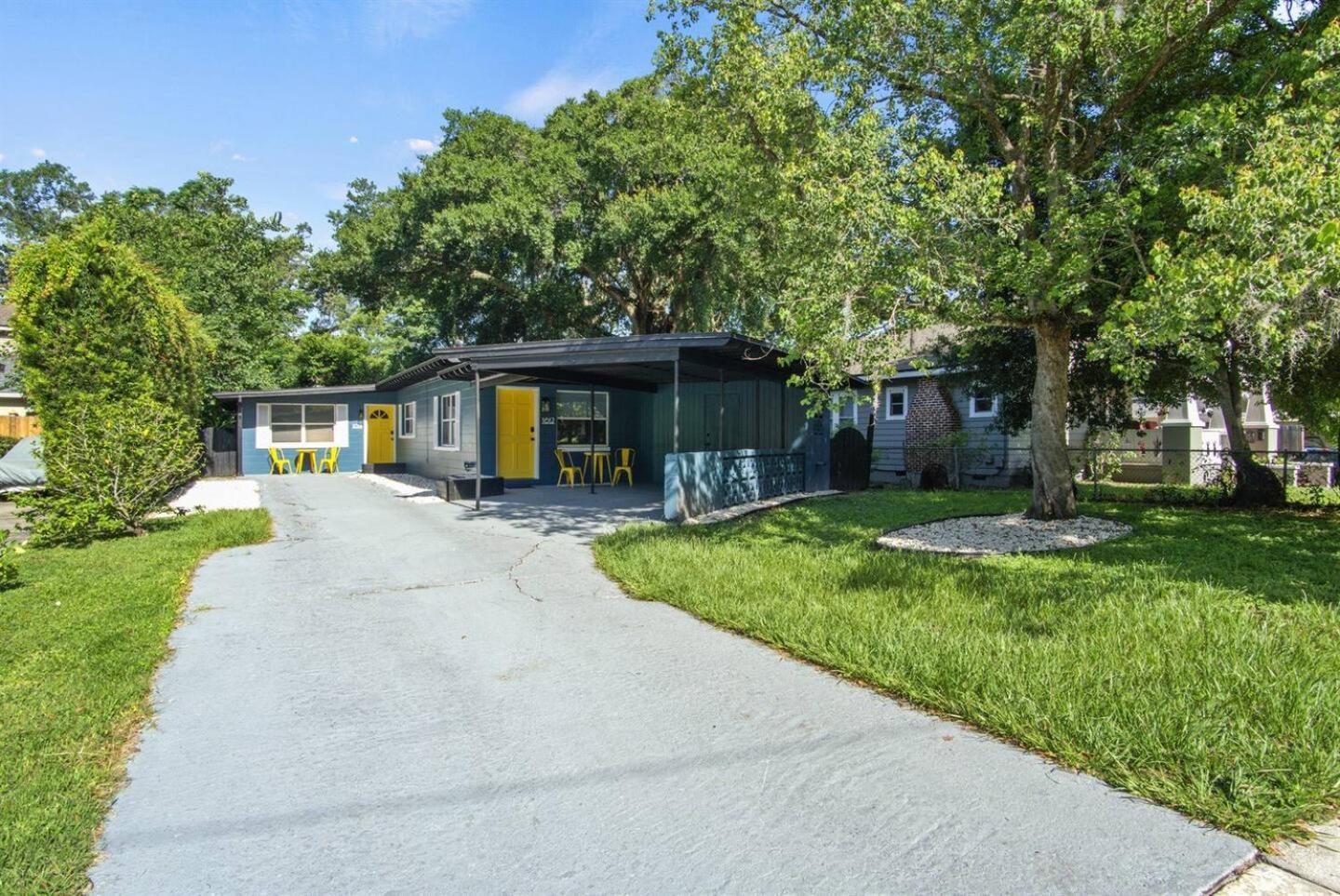 Modern 3br Duplex Kitchen, Wi-fi & Pet-friendly