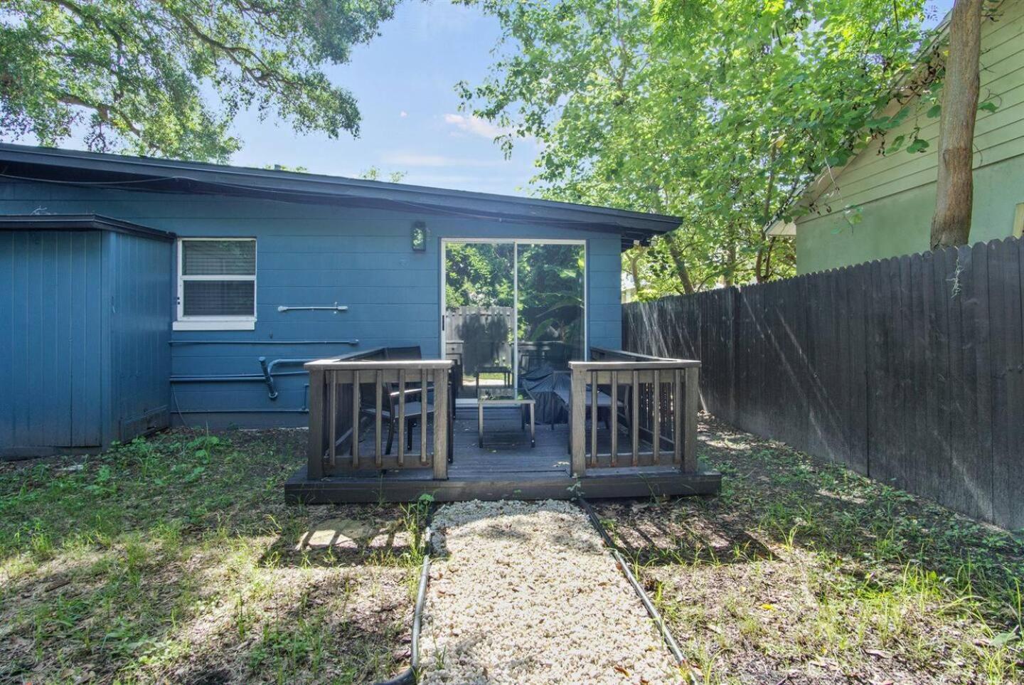 Modern 3br Duplex Kitchen, Wi-fi & Pet-friendly