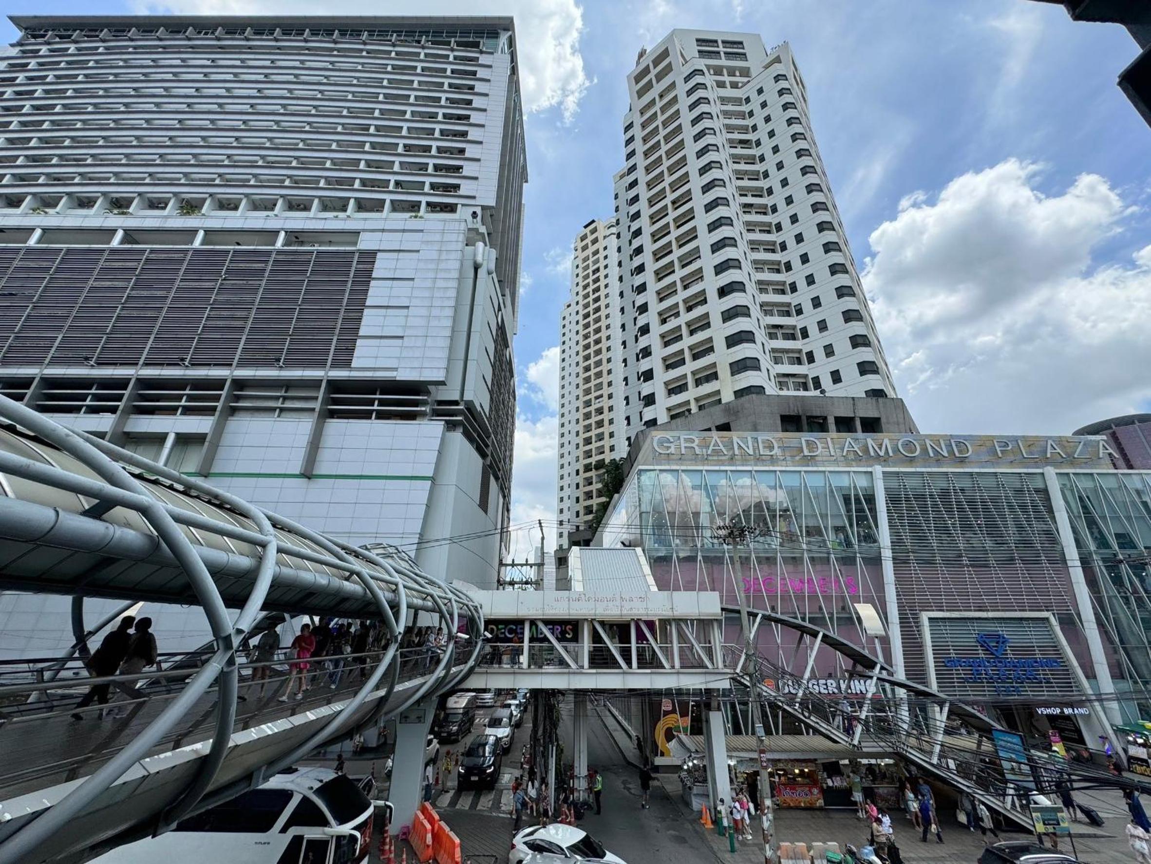 Center Bangkok Suite next to Platinum mall