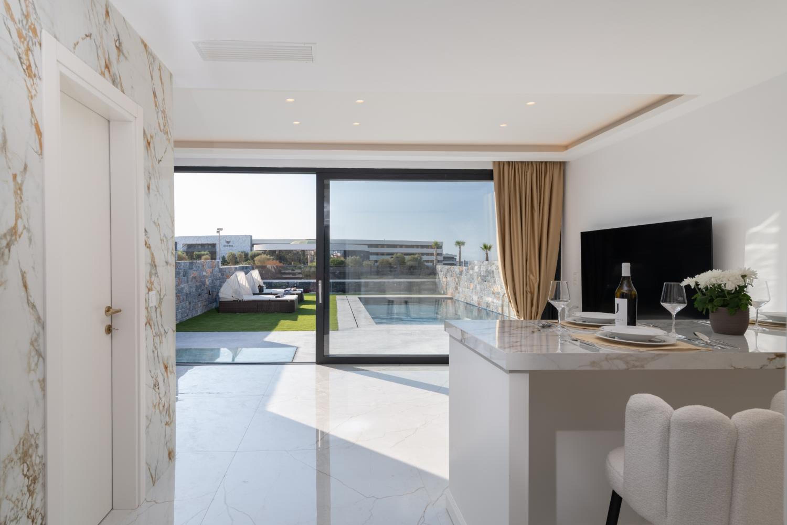 Lithos Luxury Resort