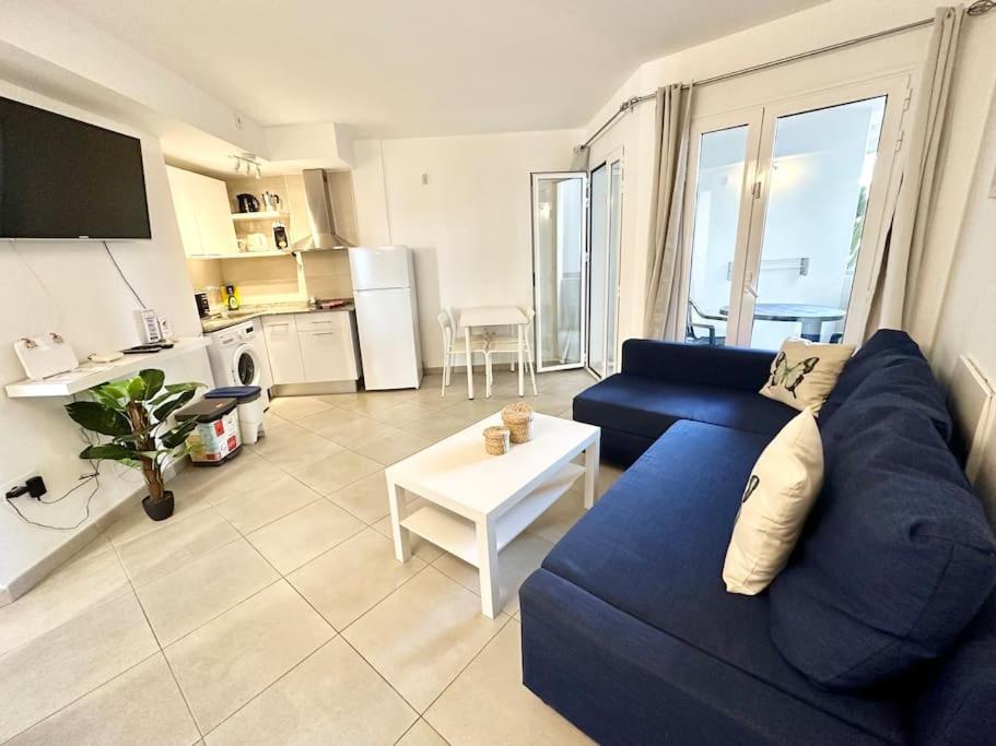 Minty Pool, Terrace, FIBER and parking view 5