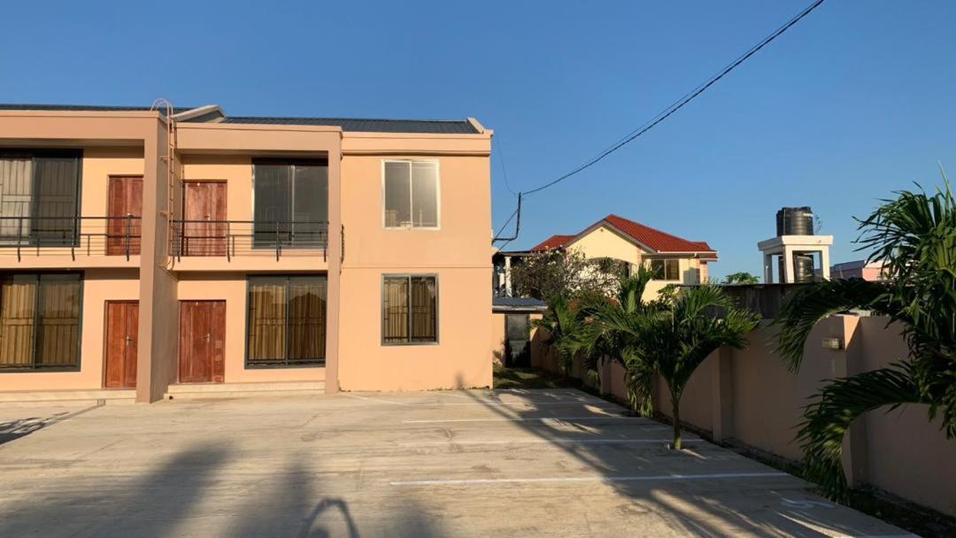 Stunning 2BR in Dar Beach, Dining, Transit Nearby apt 1 view 3