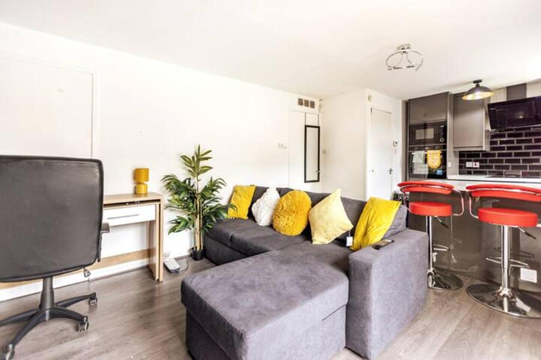 Modernised 2 Bed House close to City Centre