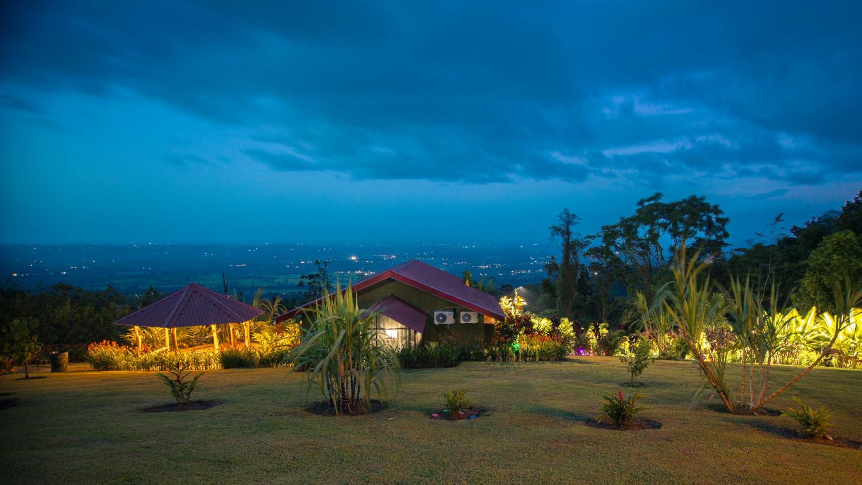 Cabañas Caeli, La Perezosa, La Fortuna Rainforest Glass Cabin w Amazing Views