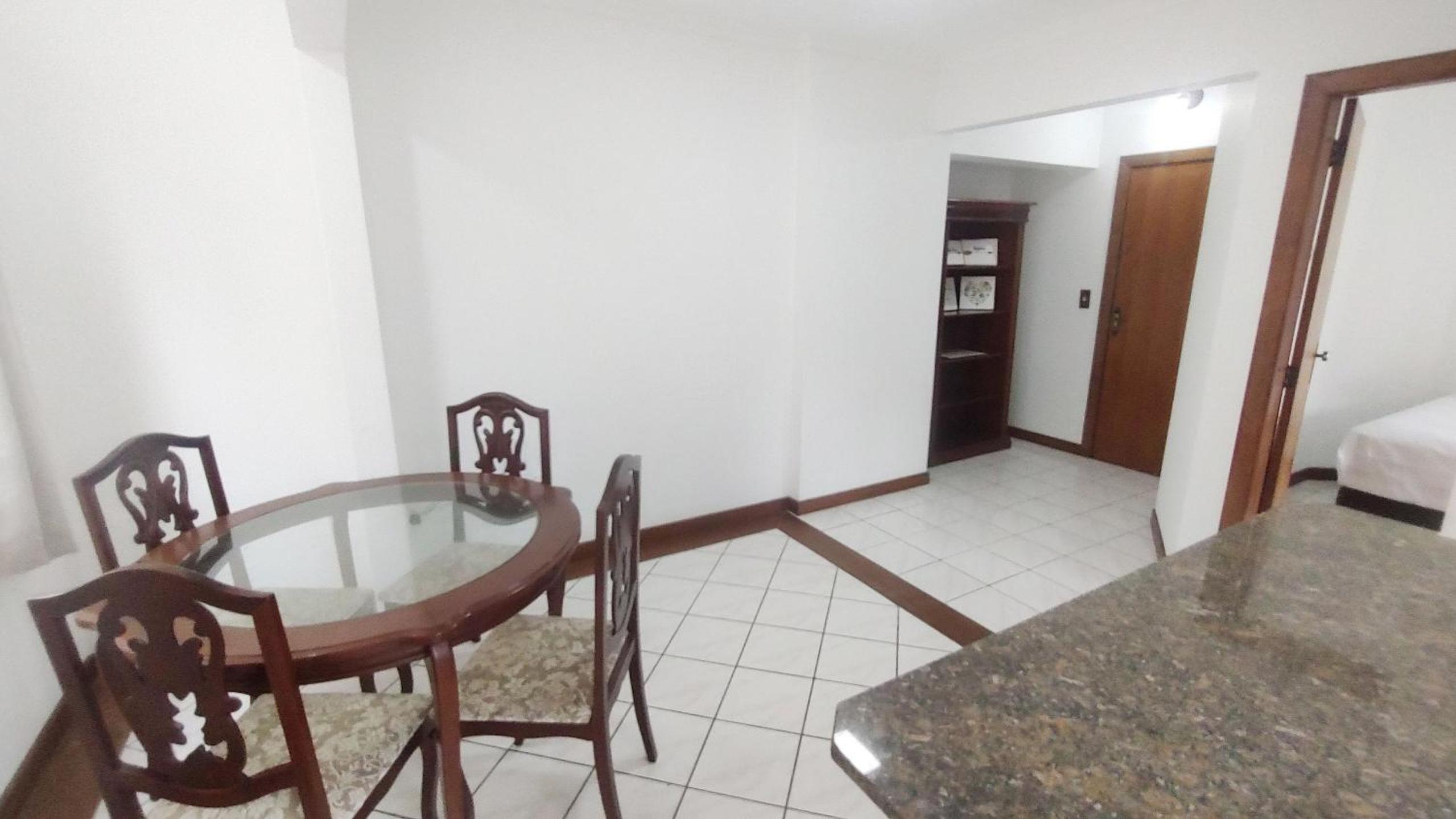 Apartamento a uma quadra da praia