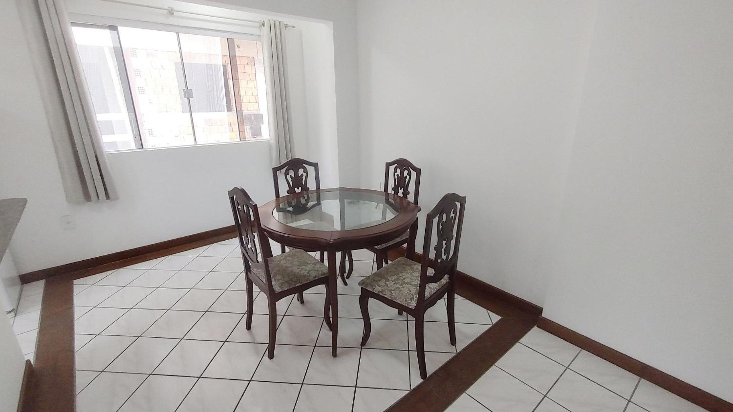 Apartamento a uma quadra da praia