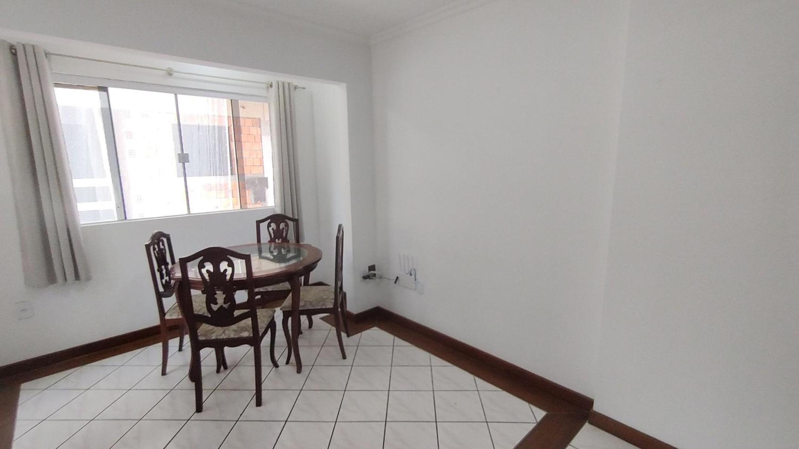 Apartamento a uma quadra da praia