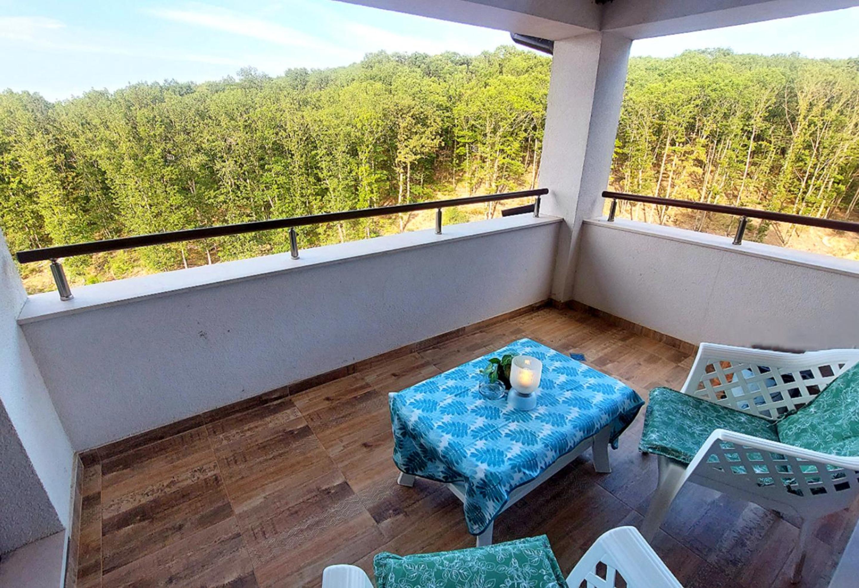 Forest View Apartment