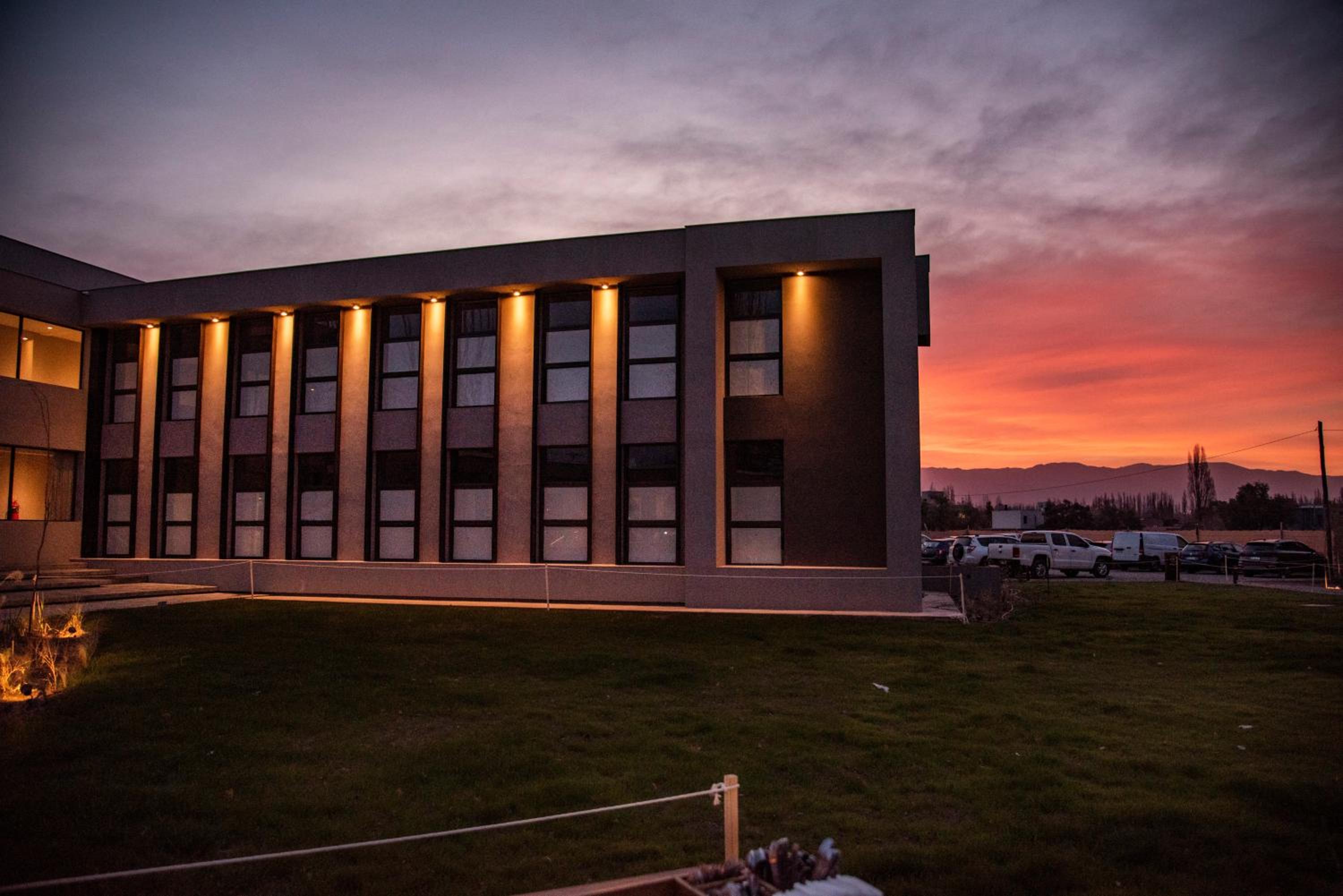 Hotel Amerian Chacras de Coria - Image 1