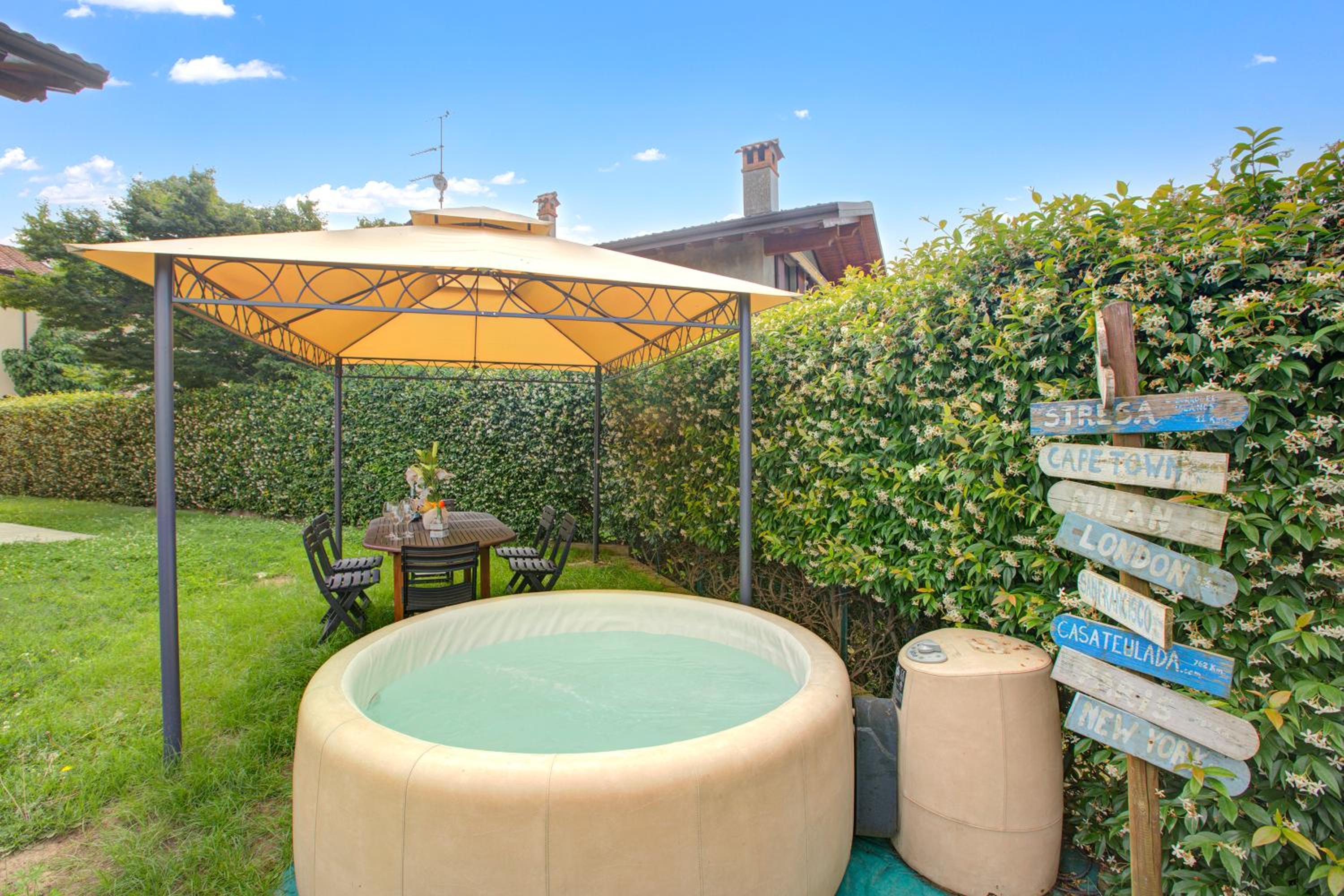 La Luna nel Lago Lake View Garden - Happy Rentals photo 2