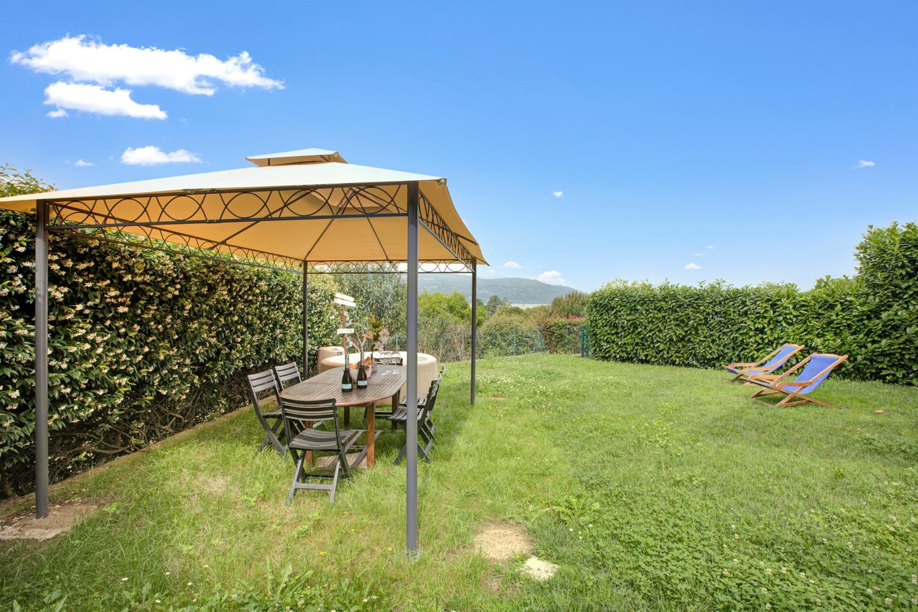 La Luna nel Lago Lake View Garden - Happy Rentals photo 4