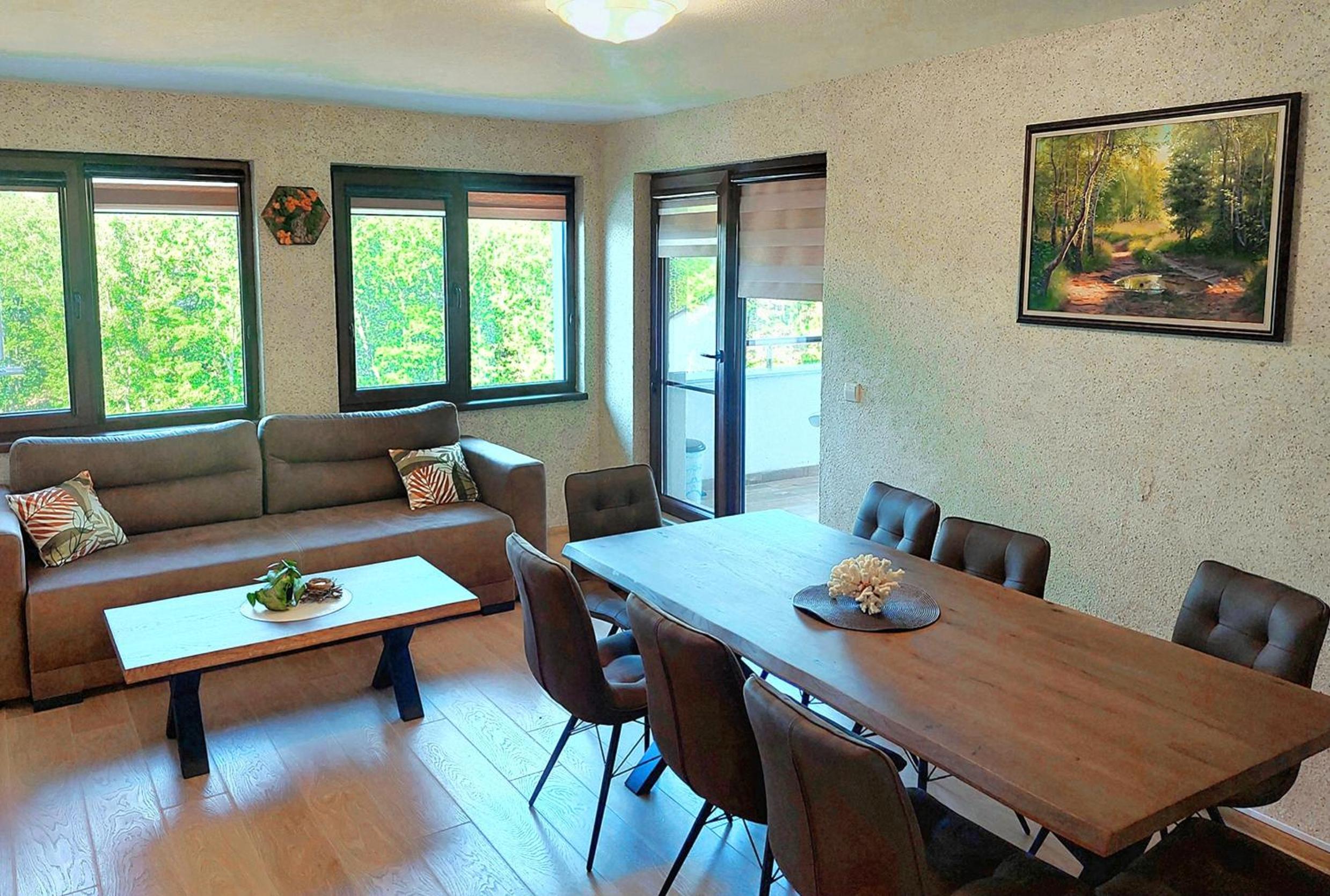 Forest View Apartment