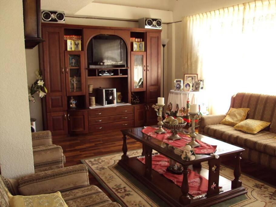 Casa completa grupos o familia - Ambato view 5