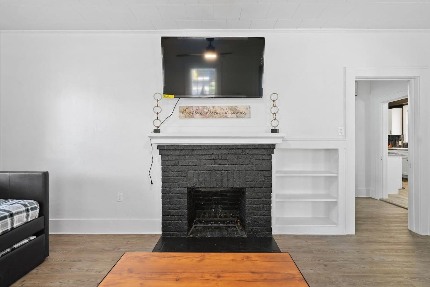 Orlando Retreat With Fireplace