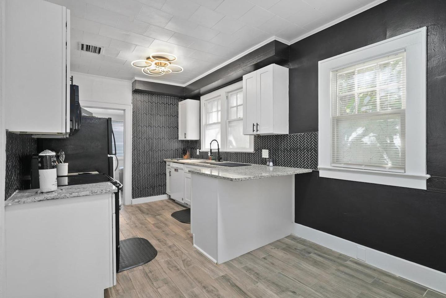 Orlando Retreat With Fireplace