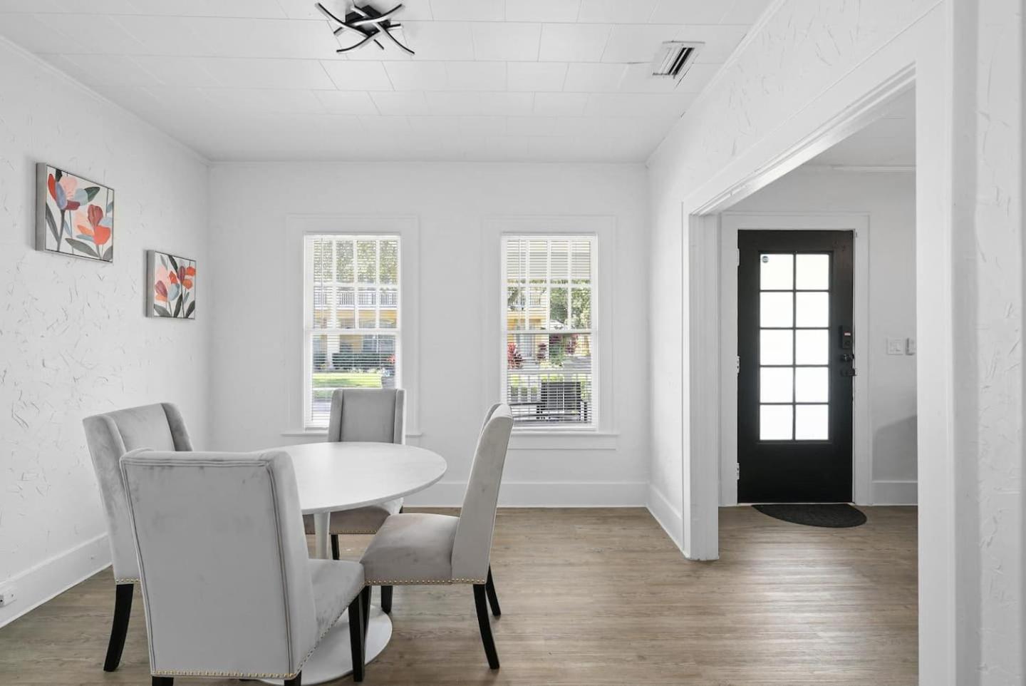 Orlando Retreat With Fireplace