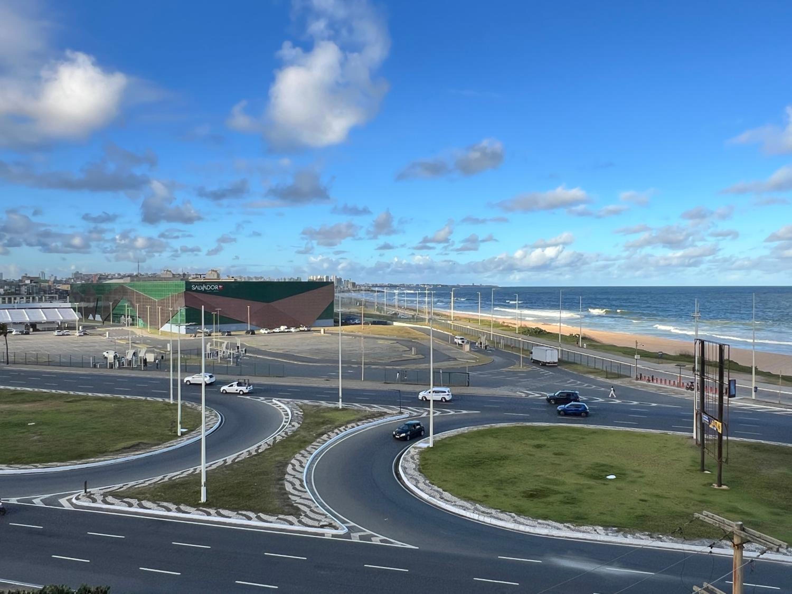 Studio 304 Salvador, Fantástico, com Vista Mar, no Bairro de Jardim Armação, a 300m do Novo Centro de Convenções de Salvador - CCS e do Parque dos Ventos