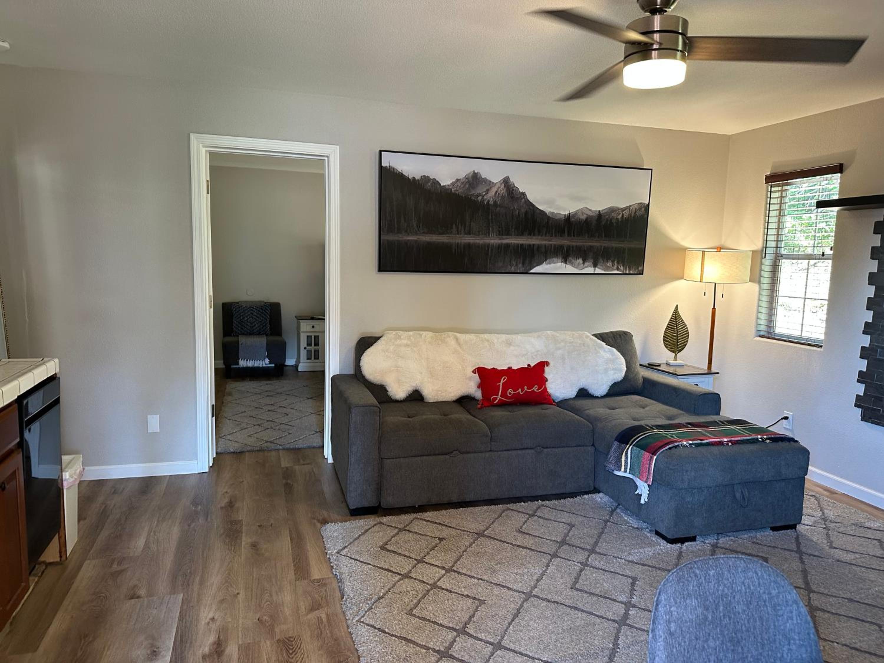 YoBee! Welcome Breakfast and Park Reservations Included! Heart of Yosemite - Homey Studios and Apartments - AC-WiFi-EV