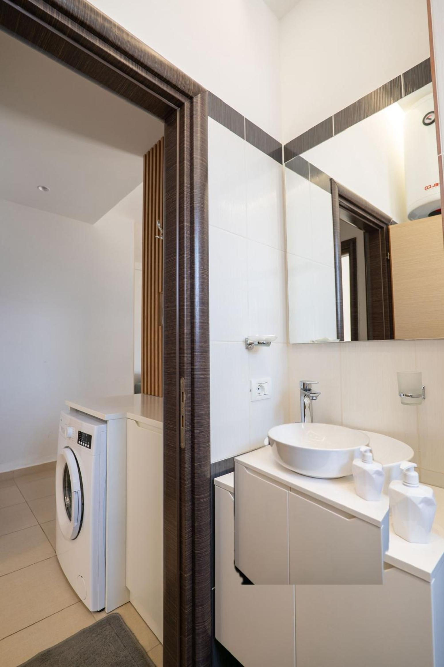 Domi Luxury beach view apartments in Saranda