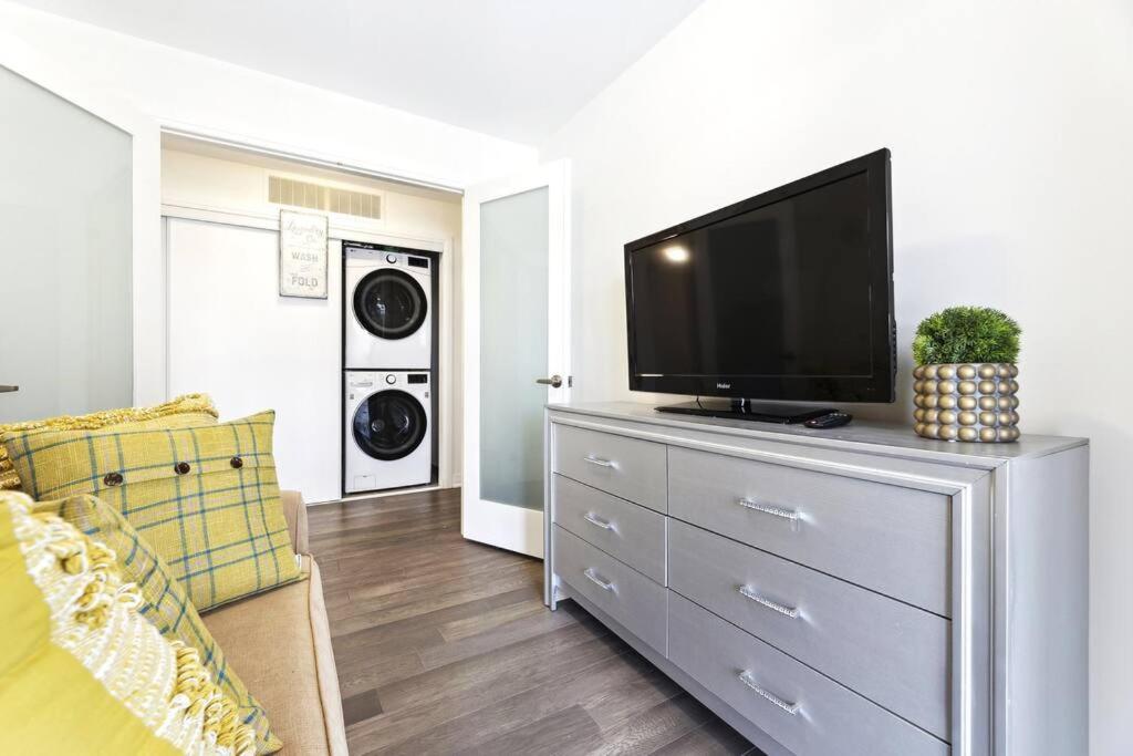 2 BedroomsWaterfront POM Serenity Escape