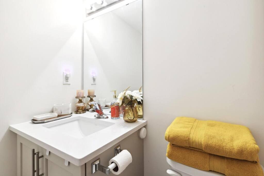 2 BedroomsWaterfront POM Serenity Escape