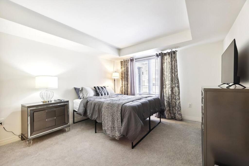 2 BedroomsWaterfront POM Serenity Escape
