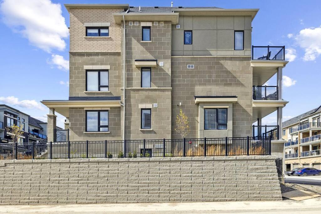 2 BedroomsWaterfront POM Serenity Escape