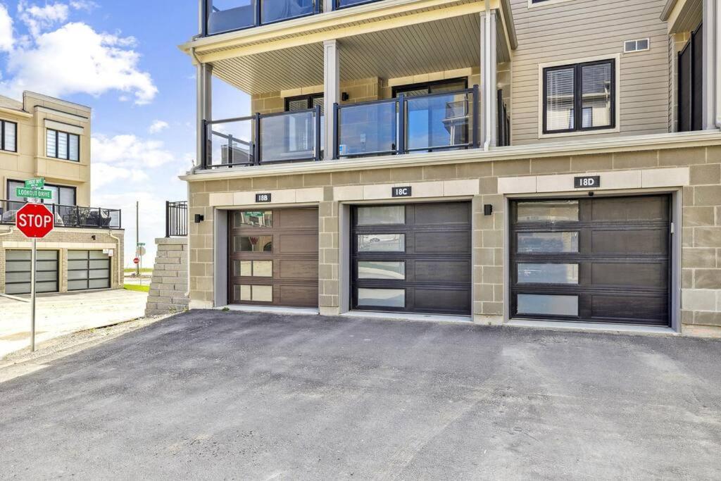2 BedroomsWaterfront POM Serenity Escape